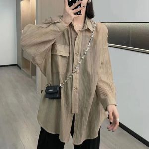 เสื้อเชิ้ตผู้หญิงไซส์ใหญ่ 300 ปอนด์ ฤดูร้อนปี 2022 ดีไซน์ฝรั่งเศส เสื้อเชิ้ตผู้หญิงบางกันแดด แขนยาว ทรงหลวม สไตล์สตรีท