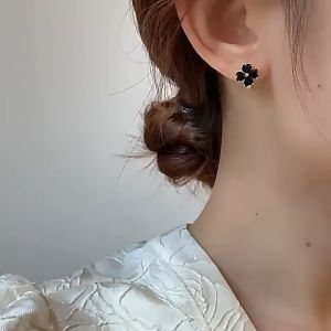 Hikaw 18k Saudi Gold Original Pawnable Earrings: Non-Faded & Hypoallergenic