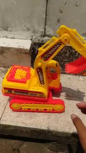 Mainan Truk Beko Contruction Kantong TP 04F | Mainan Truck Contruction Ukuran Besar Kemasan Kantong Murah Mainan Edukasi Truk Beko Ukuran Besar Mainan Anak Truk Beko Terbaru