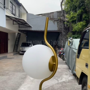 Lampu standing tinggi 165cm kaca susu modern minimalis gold hitam hias kamar hotel ruang tamu stand floor lamp