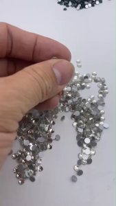 เพชรคริสตัลก้นตัด ขนาด (4.8 มิลลิเมตร ) SS20 จำนวน 1440 เม็ดใช้งานง่ายเหมาะกับงาน ติดองค์พระและเสื้อผ้าต่างๆ