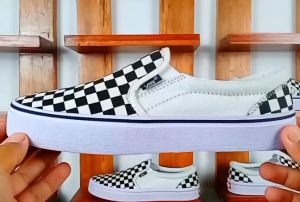 Sepatu Flat Slip On Terbaru Motif Catur untuk Pria & Wanita