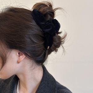 French Vintage Velvet Hair Claw Womens Folded Shark Clamp Stylish Sensation New 2025 Back of Head Hair Clip Fashion Accessory