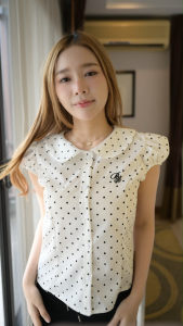 Libby Shirt เสื้อเชิ้ตคอบัว ลายจุด เเขนตุ๊กตา ดีเทลมีกระดุมด้านหน้า กระดุมเเกะได้ทุกเม็ดน้า