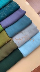 Kerudung Paris Polos & Kerudung Segiempat Murah RED ROSE VARISHA UMAMA