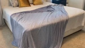 🇸🇬 Premium Cooling Blanket Super Soft Summer Blanket Breathable Thin Soft Double Side Throw Single/Queen/King