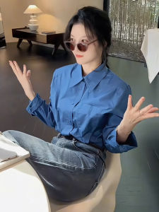 เสื้อเชิ้ตคอปกพับแขนยาวสีน้ำเงินสไตล์ฝรั่งเศสสำหรับผู้หญิง ทรงหลวม ฤดูใบไม้ร่วง/ฤดูหนาว เสื้อเชิ้ตคอกลมแบบลำลอง สัมผัสหรูหรา