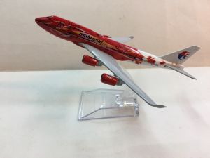 FLS Malaysia A380 Freedom of Space B747 Diecast Metal Airplane Collection with Stand for Display Miniature Vintage Novelty Ornamental Aircraft Model Home Shop Office Decoration Table Desktop Decor Educational Boys Girls International Airlines Gift Souve