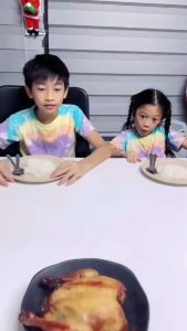 KASHIWA รุ่น KW-824 หม้อทอดไร้น้ำมัน หม้อทอดไฟฟ้า หม้อทอด Air Fryer ขนาด 5.5 ลิตร (สีฟ้า) รับประกันศูนย์ 1 ปี