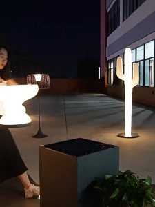 Đèn Trang Trí Ngoài Trời Dáng Xoắn Hiện Đại Dùng Điện & NLMT