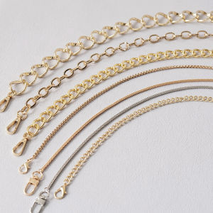 กระเป๋าแฟชั่นสตรีใหม่สายสร้อยโซ่ทองกระเป๋าโลหะแข็งแกร่งหรูหราสายโซ่สำหรับผู้หญิงกระเป๋าคลัทช์น่ารักสวยสง่าอุปกรณ์กระเป๋าถือกระเป๋าเงินสะพายไหล่ยาว