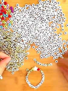 Manilago 100Pcs A-Z letter Beads 0-9&Heart For Jewelry Making DIY Handmade Accessories (White & Colorful)
