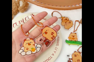 ✨ Cute Cartoon Capybara Keychain | Acrylic Animal Bag Charm | Kawaii Key Ring Accessories for Gifts & Collectibles