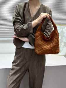 Handcrafted Suede Velvet Tote Bag Large Capacity Shoulder Crossbody Bag Pure Color Womens Retro Style Magnetic Buckle Closure