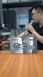 Mic karaoke có dây TOMAHAWK Mic hát karaoke có dây chất âm hay chống hú mic
