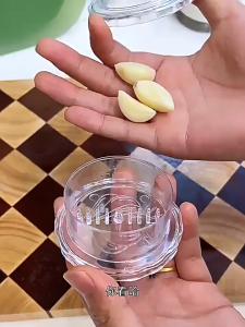 Kitchen Multifunctional Garlic Crusher Manual Garlic Press Roll Crusher Chopper Kitchen Gadgets