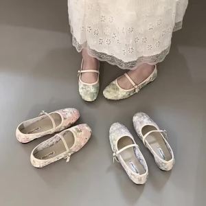 Floral Embroidery Vintage Mary Jane Flats