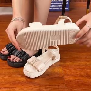 LHSunday ซูดฮิตใหญ่ รองเท้าแตะแฟชั่นผู้หญิง รองเท้าแตะรัดส้นแฟชั่น รองเท้าพื้นสูง รุ่นนี้มาพร้อมพื้นสูง 1.5-2นิ้ว ทรงสวยดูดี สายรัดส้นไม่ใหญ่ ทนทาน มีให้เลือกถึง 2 สี รวม การซูดฮิตนี้เป็นเรื่องง่ายเนื่องจากมีความแม้ว่าง่าย ๆ ซึ่งส