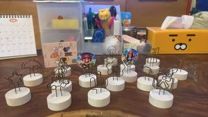 คลิปหนีบกระดาษ หนีบโปสการ์ด หนีบนามบัตร ป้ายเลขโต๊ะ - WOP Store