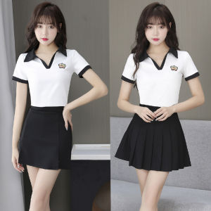 ชุดนวดเท้าสไตล์ใหม่ปี 2025 สำหรับผู้หญิง เสื้อผ้าทำงาน ชุดกระโปรงจีบสั้นแบบสองชิ้น แขนสั้น คอวี สไตล์ลำลอง ชุดนวดเท้าสุดหรู