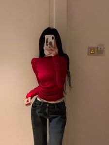 Christmas Atmosphere Red Base Shirt Womens 2025 New Autumn Winter Knitted Pure Desire Spicy Long Sleeve Top Korean Style Commute