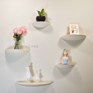 ชั้นวางของติดผนังสีขาว ชั้นวางของทรงกลมครึ่งวงกลมไม้เนื้อแข็ง ไม่ต้องเจาะ ชั้นวางของแบบติดผนัง ชั้นวางของสำหรับตัวท่อน้ำมัน