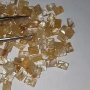 พลอยแท้ไหมทองเจียระไนหลังเบี้ย ขนาดพลอย 7*5 มิล พลอยแท้เสริมดวง พลอยสำหรับฝังตัวเรือน พลอยแท้เสริมดวง พลอยดิบ