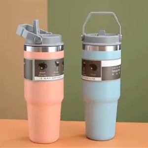 แก้วเก็บความเย็น แก้วน้ำสแตนเลส พร้อมหูหิ้ว แก้วน้ำสแตนเลส 900ml เก็บอุณหภูมิความร้อน และ ความเย็น มีหูหิว พกพาสะดวก