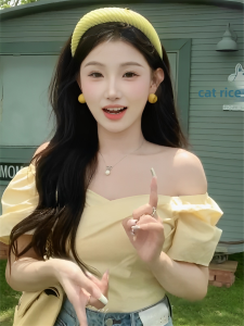 French Style Pure Desire Yellow Top for Women with High-End Feel One-Word Collar Short Sleeve Summer New Arrival Unique and Beautiful Bubble Sleeve Small Shirt