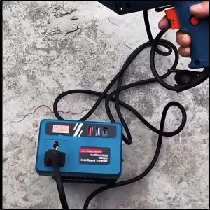 Power Inverter 200W Portable inverter Converter DC21V to AC 220V Modification Sine Wave Car Power Inverter With USB/Typec&Universal Output Sockets Emergency Power Converter 逆变器