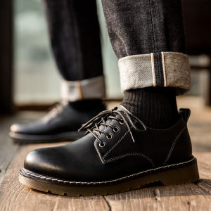Maden ข้อต่ำสีทึบสำหรับผู้ชายใหม่2025ฤดูใบไม้ร่วงและฤดูหนาวรองเท้าบู๊ทลำลองผูกด้านหน้าแบบอังกฤษหัวใหญ่หนังวัวสองชั้นสำหรับเด็กผู้ชาย