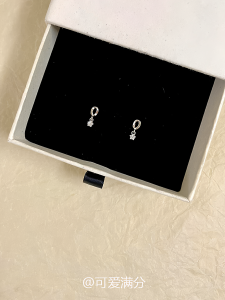 Galaxy Broken Star S990 Pure Silver Sparkling Star Zircon Earrings Simple Luxury Versatile Ear Cuff Womens Fashion Jewelry