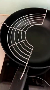 Vỉ gác chảo chiên đồ ăn bằng Inox cho chảo lớn 46cm