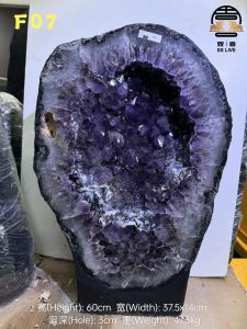 amethyst geode crystal cave 💯天然紫晶洞 紫度深美 钛晶💰 软糖满天星✨ 异象玛瑙结晶 形体独特 边部玛瑙绿幽灵眼👍 高(Height): 60cm 宽(Width): 37.5x14cm 洞深(Hole): 3cm 重(Weight): 47.3kg