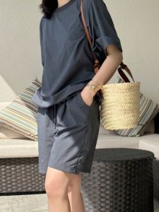 ชุดสองชิ้นแฟชั่นสำหรับผู้หญิง ชุดทำงานลำลองฤดูร้อน 2025 ทรงสลิมฟิต แขนสั้น คอกลม คอลเลกชั่นใหม่ ชุดทำงานลำลอง