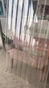 ( Rộng 1.05m x dài 2m x dày 8zem )Tôn nhựa sóng Poly Màu Trong lấy ánh sáng che nắng che mưa