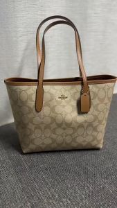 COACH Original Ms. Outlet City33 Commuter Large Old Flower Single Shoulder Handheld Tote Bag CN733 Size: 23*21*11cm