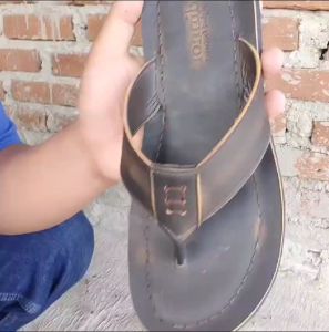 Dinnor Sandal Jepit Kulit Pria