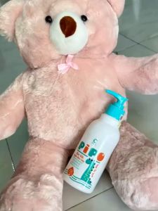 Sữa Tắm & Gội PiPo C-DETOX Chống Rôm Sảy Hương Rau Má & Trà Xanh Chai 450ml