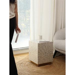 ตกแต่งห้องนั่งเล่น โต๊ะข้างโซฟา ชั้นวางของทรงสี่เหลี่ยมปูนเป้า งานฝีมือ อ่อนโยน เรียบง่าย ระดับไฮเอนด์ โต๊ะกาแฟ