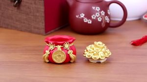 Túi vàng kim bảo tài lộc Đúc nguyên khối túi đỏ vàng đồng tiền Trang trí bàn thờ phong thủy Kích thước 5.8x5x5 cm