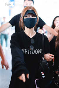 Zhao Lusi Star Same Style Airport Street Shooting Black Long Sleeves T-shirt Female 2024 New Arrival Loose round Neck Letter Jacket