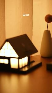 WILIT Touch Control Night Light Warm LED Bedside Lamp with Phone Holder Desktop Decor Reading Lamp for Bedroom Perfect Home Gift