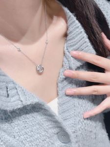 999 Pure Silver Mobius Ring Necklace Womens Luxury Minimalist High-End Feeling Jumping Heart Clavicle Chain for Girlfriend