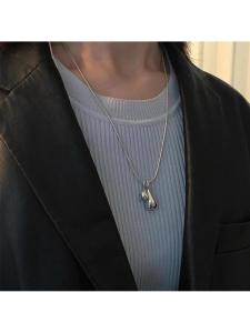 Minimalist Silver Snake Bone Chain Necklace Designer Simple Hanging Heart Layering Sweater Chain Fashion Jewelry Accessory