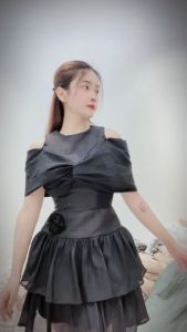 Đầm dự tiệc trễ vai xòe tầng tiểu thư xinh xắn Suri Dress
