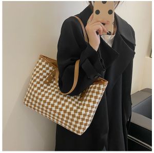 กระเป๋าสะพายผญ กระเป๋าหิ้วถือ กระเป๋าถือ แฟชั่นมาใหม่ กระเป๋าสะพายข้าง แฟชั่น น่ารักๆ มาใหม่