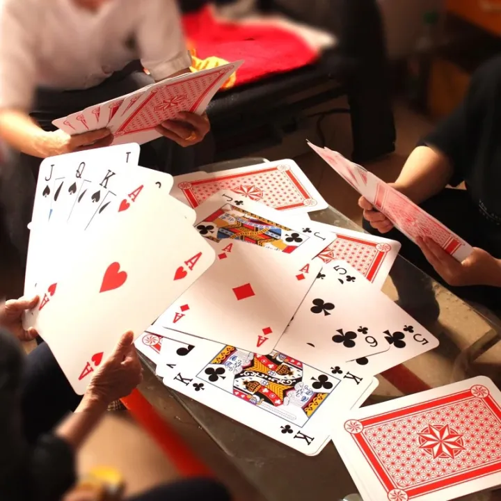 Giant%20Jumbo%20Poker%20Cards%20Casino%20Full%20Deck%20Oversized%20Playing%20Card%20Big%20Size%20High%20Quality%20A4%20size%20%E5%B7%A8%E5%9E%8B%E8%B6%85%E5%A4%A7%E6%89%91%E5%85%8B%E7%89%8C%20-%20Image%207