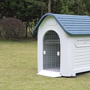 Outdoor PP Plastic Dog House Waterproof Windproof Pet Kennel with Metal Door Vent Window Shelter for Small Medium Dogs