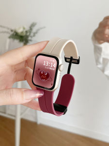 สายรัดข้อมือ Apple Watch แบบซิลิโคนดูดซับแม่เหล็กสำหรับ Iwatch10/9/8 สายรัดแบบยืดหยุ่นสำหรับผู้หญิง สไตล์สร้างสรรค์ สินค้าใหม่